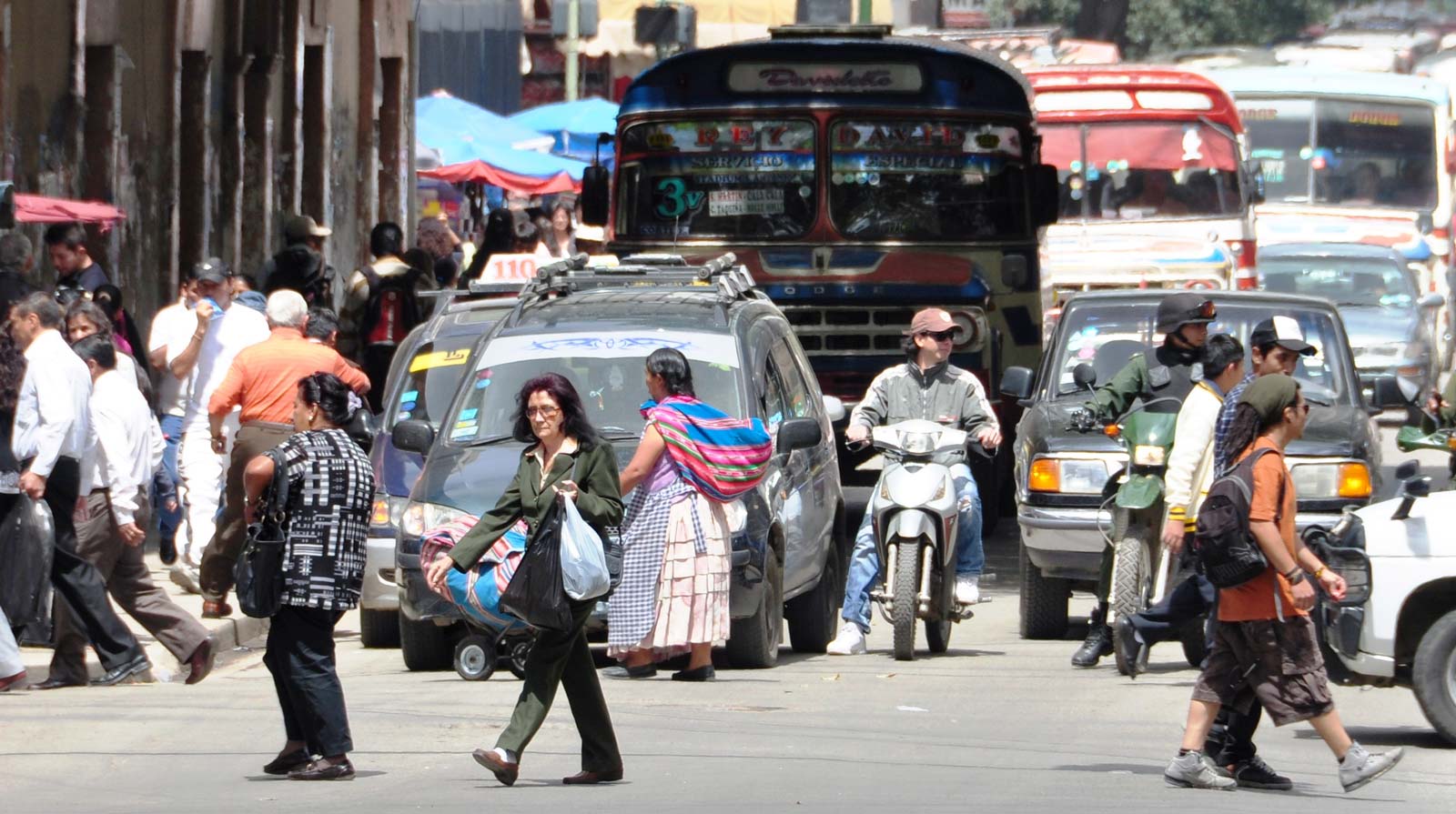 La caótica Av. San Martín en el Centro de la ciudad de Cochabamba, Foto: TEMAScbba