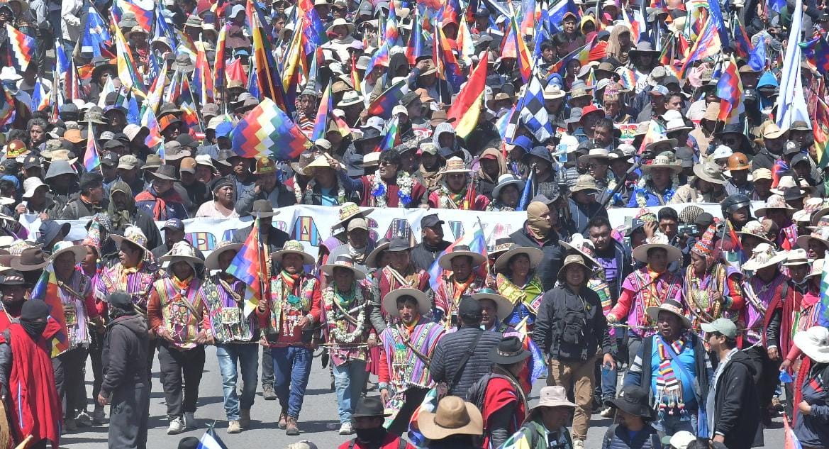 MARCHA DESDE CARACOLLO A LA PAZ (Foto, La Razón)